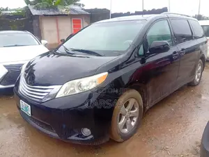 Toyota Sienna 2013 Black