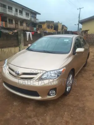 Toyota Corolla LE 4dr Sedan (1.8L 4cyl 4A) 2012 Gold
