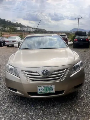 Toyota Camry XLE 4dr Sedan (2.4L 4cyl 5A) 2009 Gold