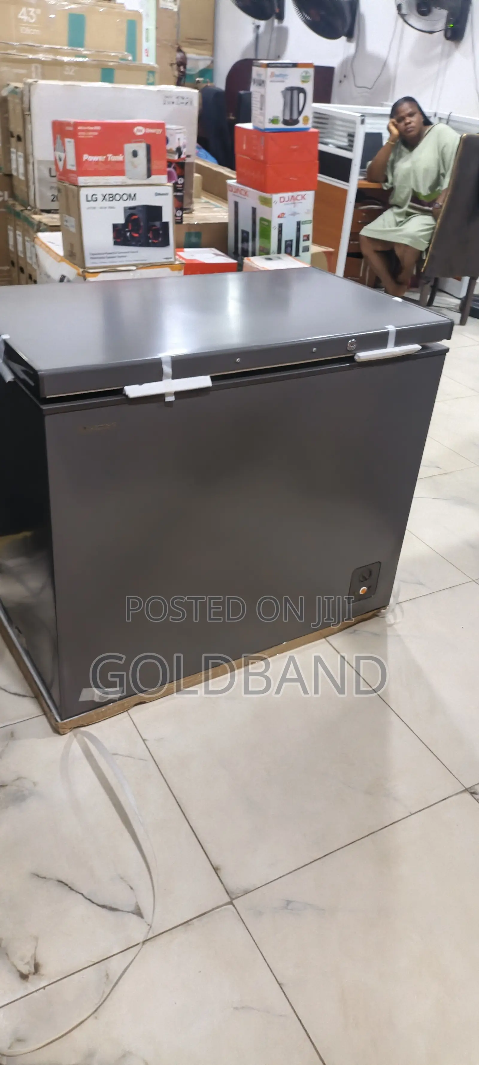 Hisense 340SH Chest Freezer Spacious Interior