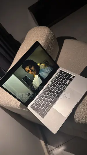 Laptop Apple MacBook Pro 2021 M1 8GB Intel Core M SSD 256GB
