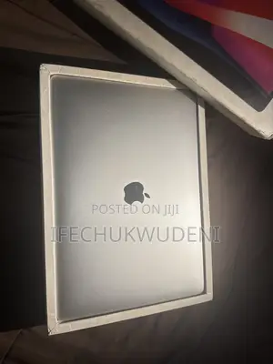 Laptop Apple MacBook Pro 2021 M1 8GB Intel Core M SSD 256GB