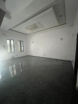 Mini Flat in Chevron for rent
