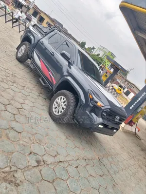 Toyota Tacoma SR Double Cab 4WD 5.0 ft. SB (Automatic) 2025 Gray