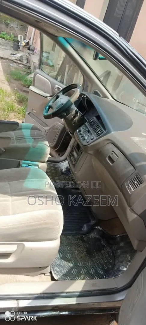 Toyota Sienna 2000 Silver