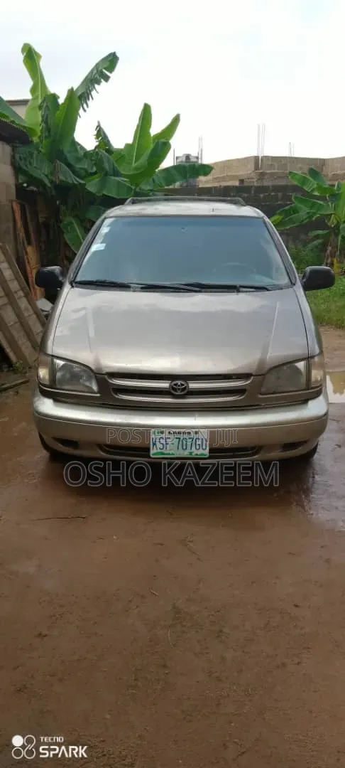 Toyota Sienna 2000 Silver
