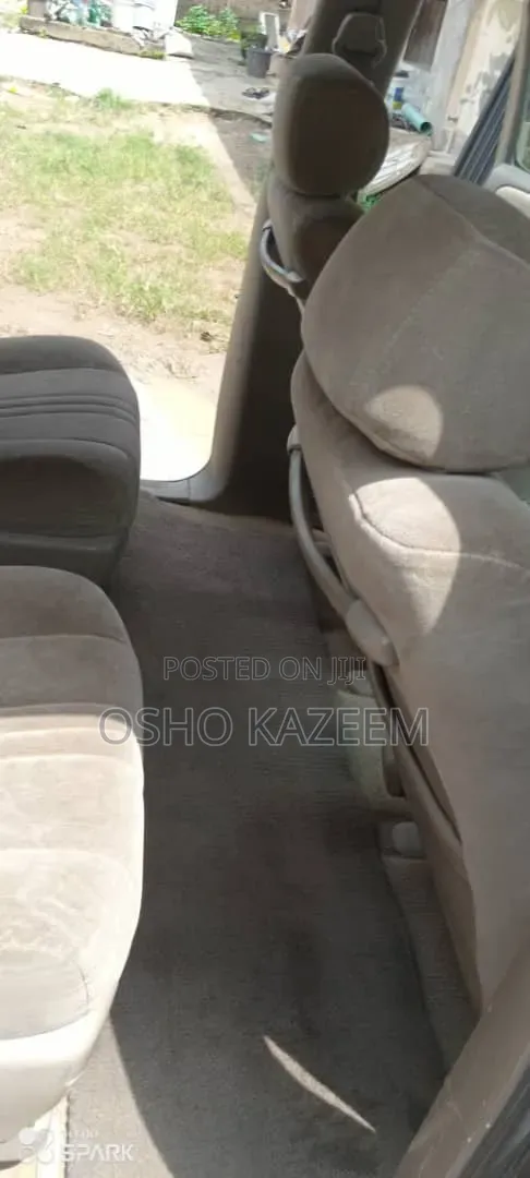 Toyota Sienna 2000 Silver