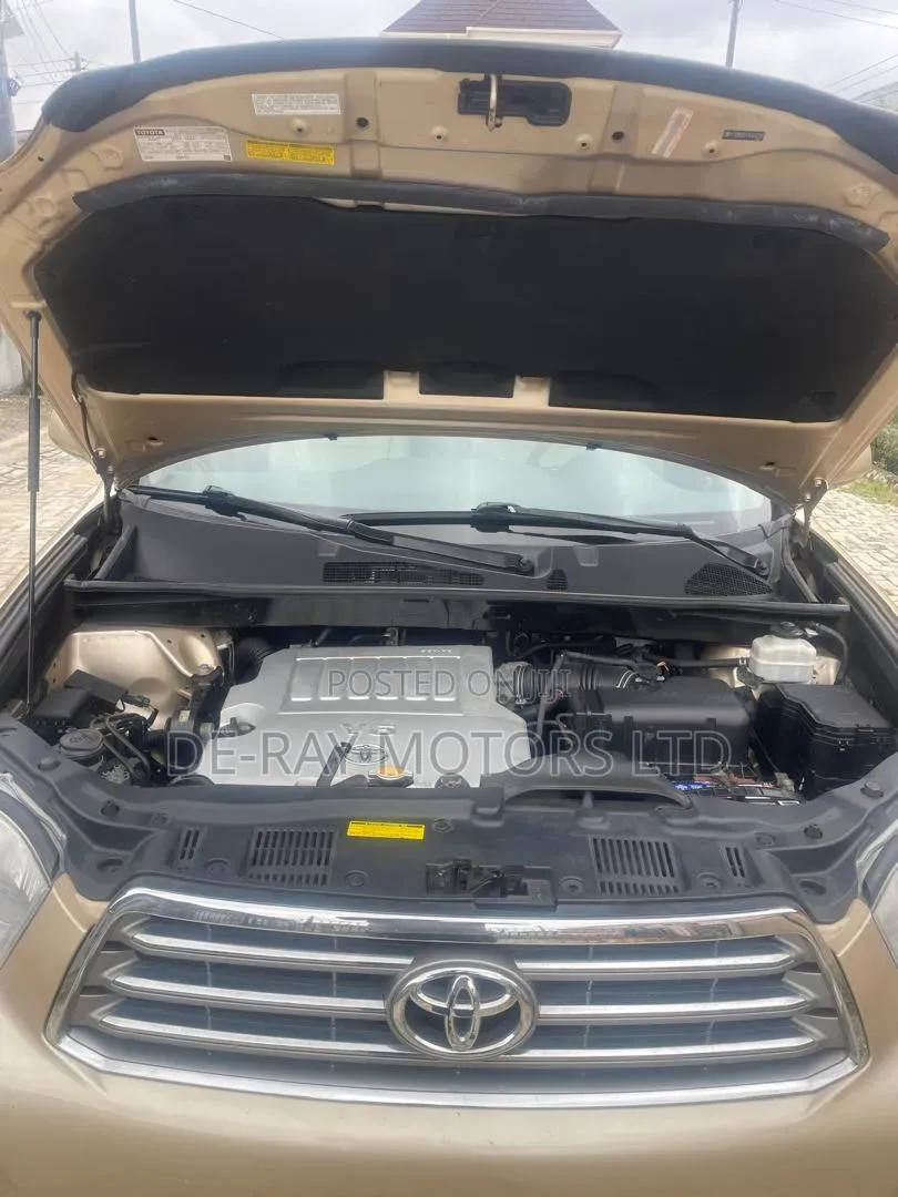 Toyota Highlander 2011 Gold