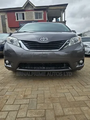 Toyota Sienna XLE FWD 8-Passenger 2013 Gray