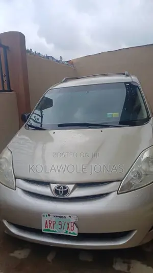 Toyota Sienna 2009 Gold