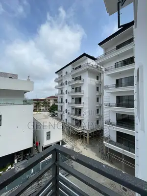 3bdrm Penthouse in Lekki for sale