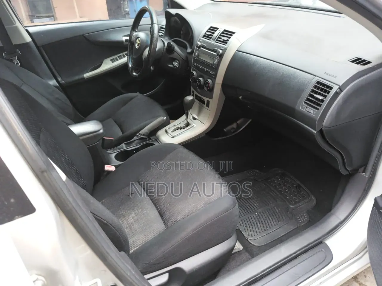 Toyota Corolla 2011 Silver