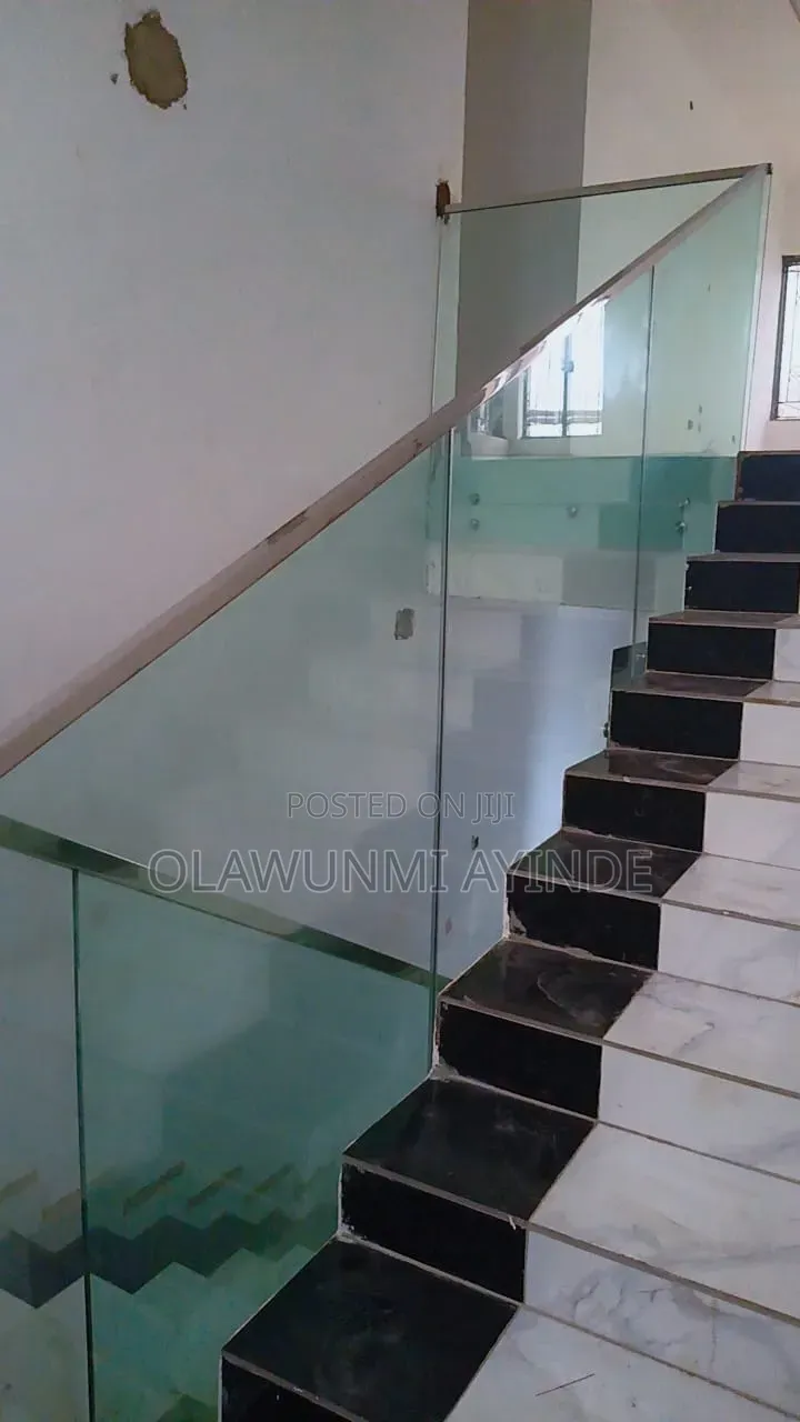 10mm Plain Frameless Handrail