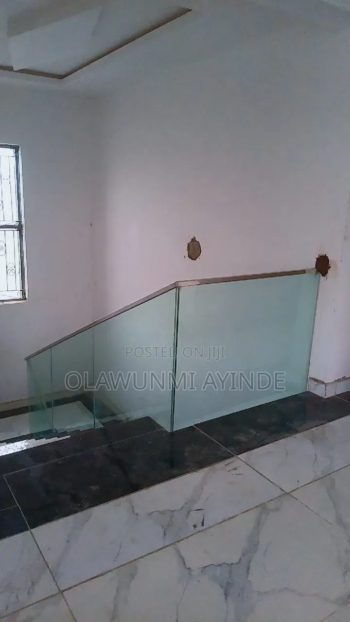 10mm Plain Frameless Handrail