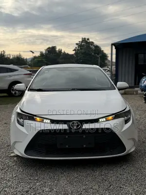 Toyota Corolla LE 2022 White