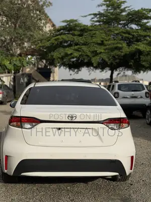 Toyota Corolla LE 2022 White