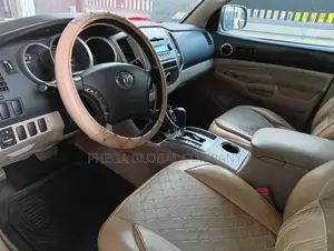 Toyota Tacoma 2010 Gold