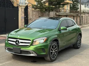 Mercedes-Benz GLA 250 2016 Green