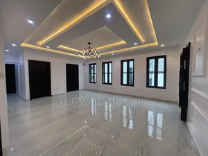 3bdrm Apartment in Lekki Phase 1 for rent