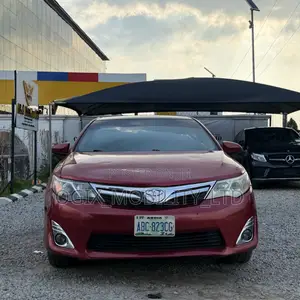 Toyota Camry SE 4dr Sedan (2.5L 4cyl 6A) 2014 Red
