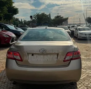 Toyota Camry 2010 Gold