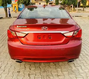 Hyundai Sonata SE Sedan FWD (2.4L 4cyl 6A) 2011 Red