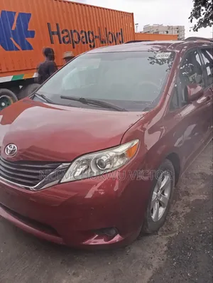 Toyota Sienna 2011 Burgundy