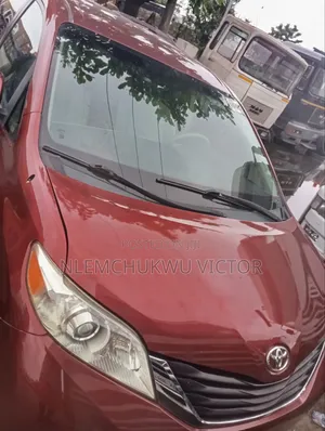 Toyota Sienna 2011 Burgundy