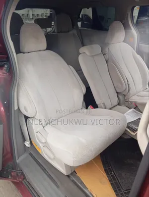 Toyota Sienna 2011 Burgundy