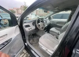 Toyota Sienna 2013 Black