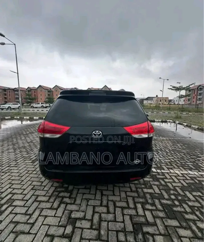 Toyota Sienna 2013 Black