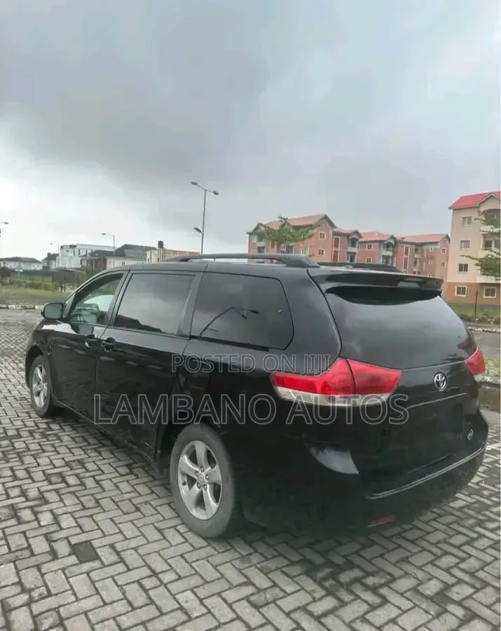 Toyota Sienna 2013 Black