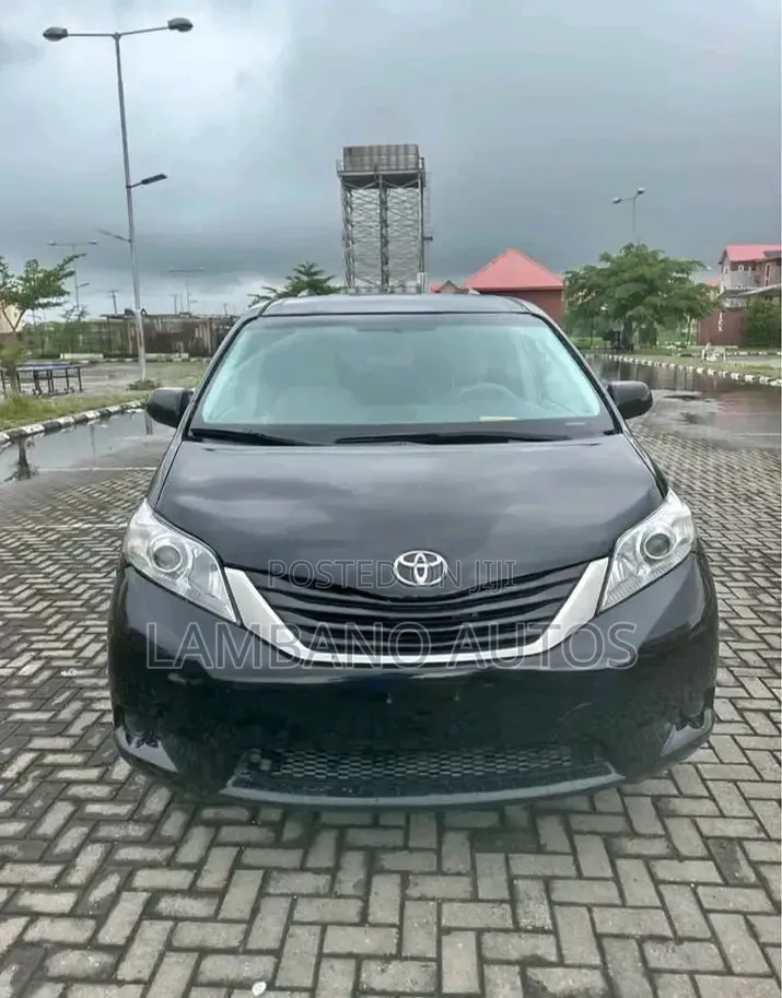 Toyota Sienna 2013 Black