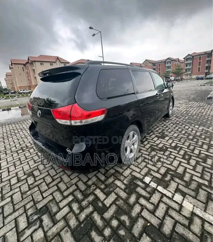 Toyota Sienna 2013 Black