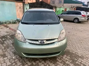 Toyota Sienna 2010 Green