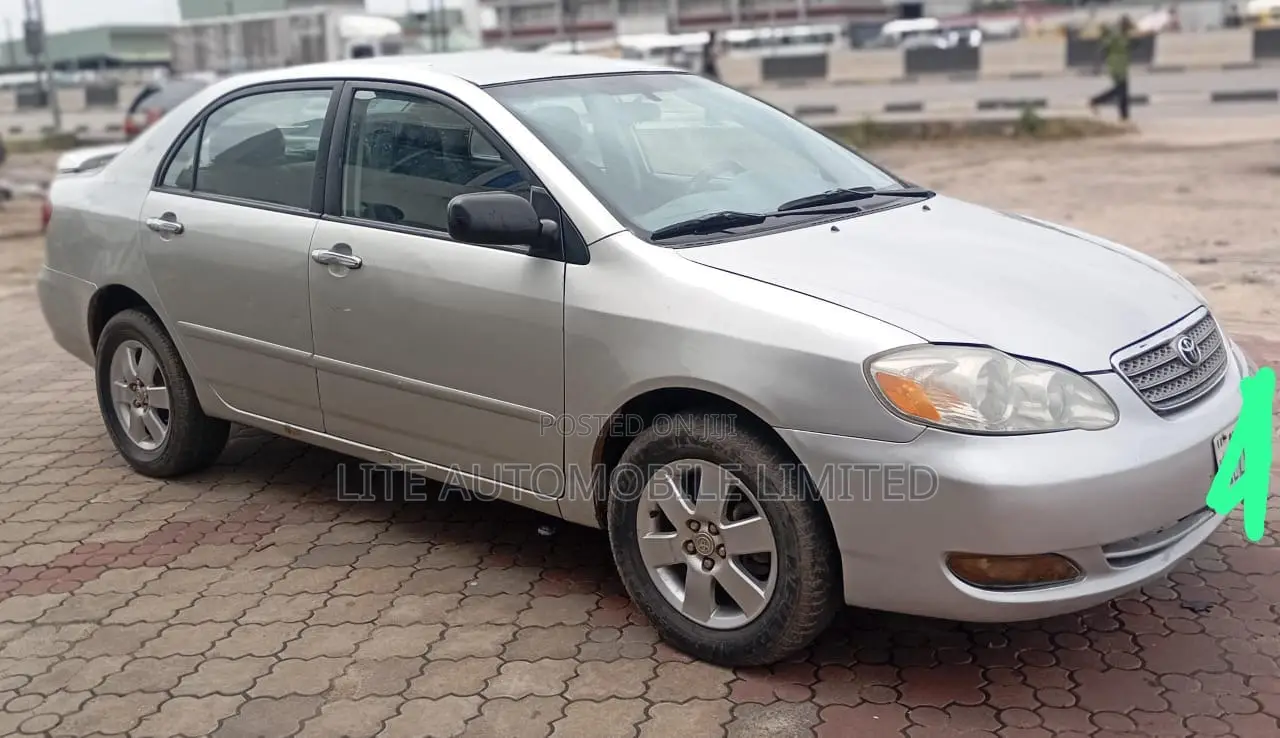 Toyota Corolla LE 2004 Silver