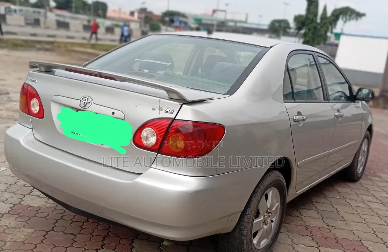Toyota Corolla LE 2004 Silver