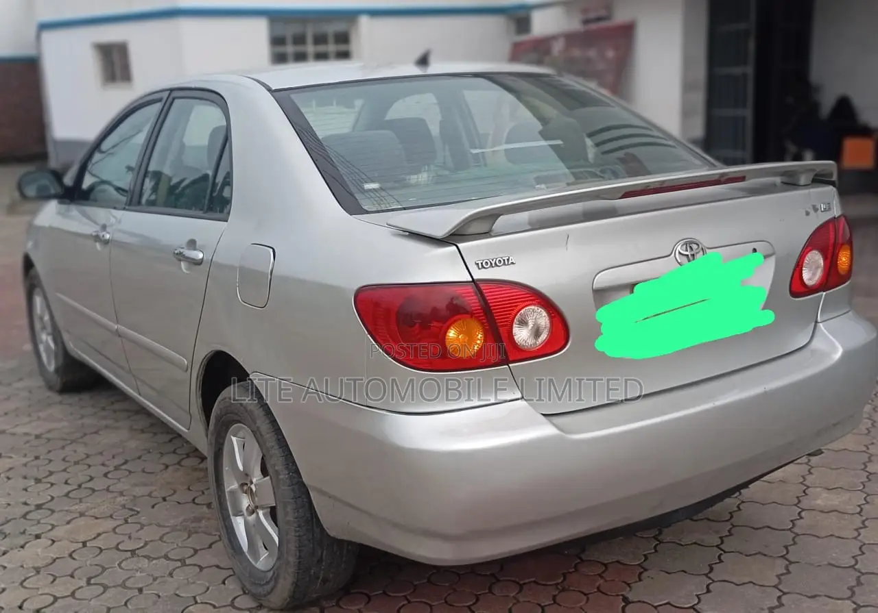 Toyota Corolla LE 2004 Silver