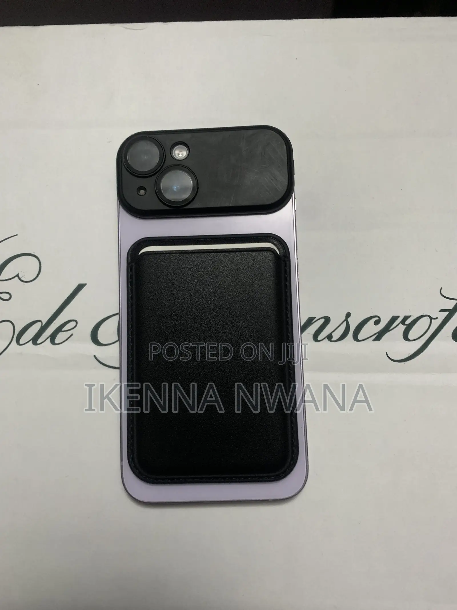 MagSafe Wallets Black and White