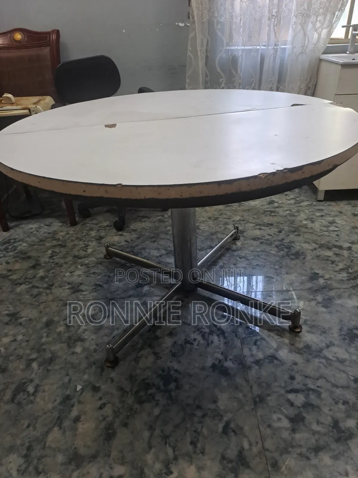 Extendable Dinning Table