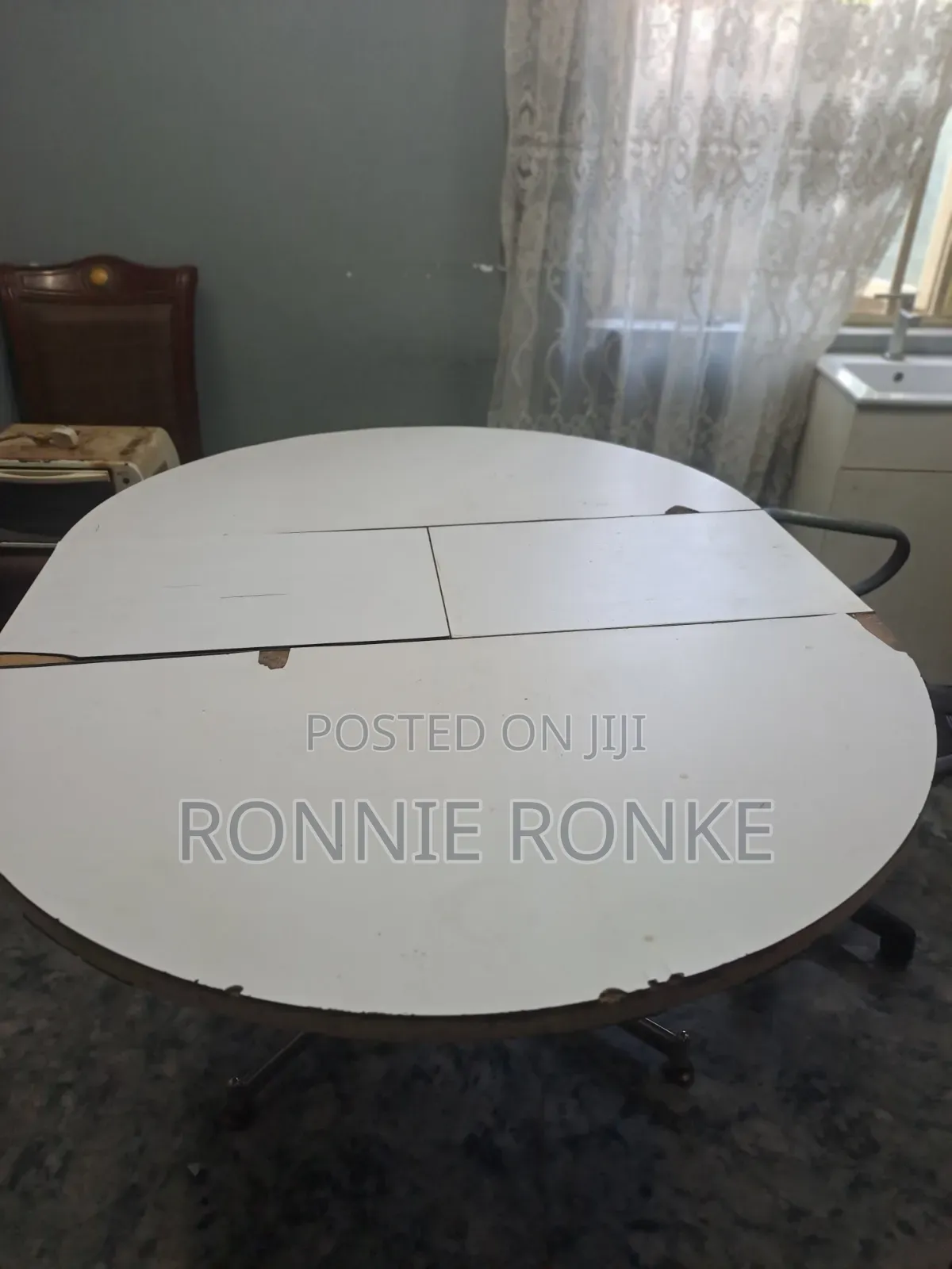 Extendable Dinning Table