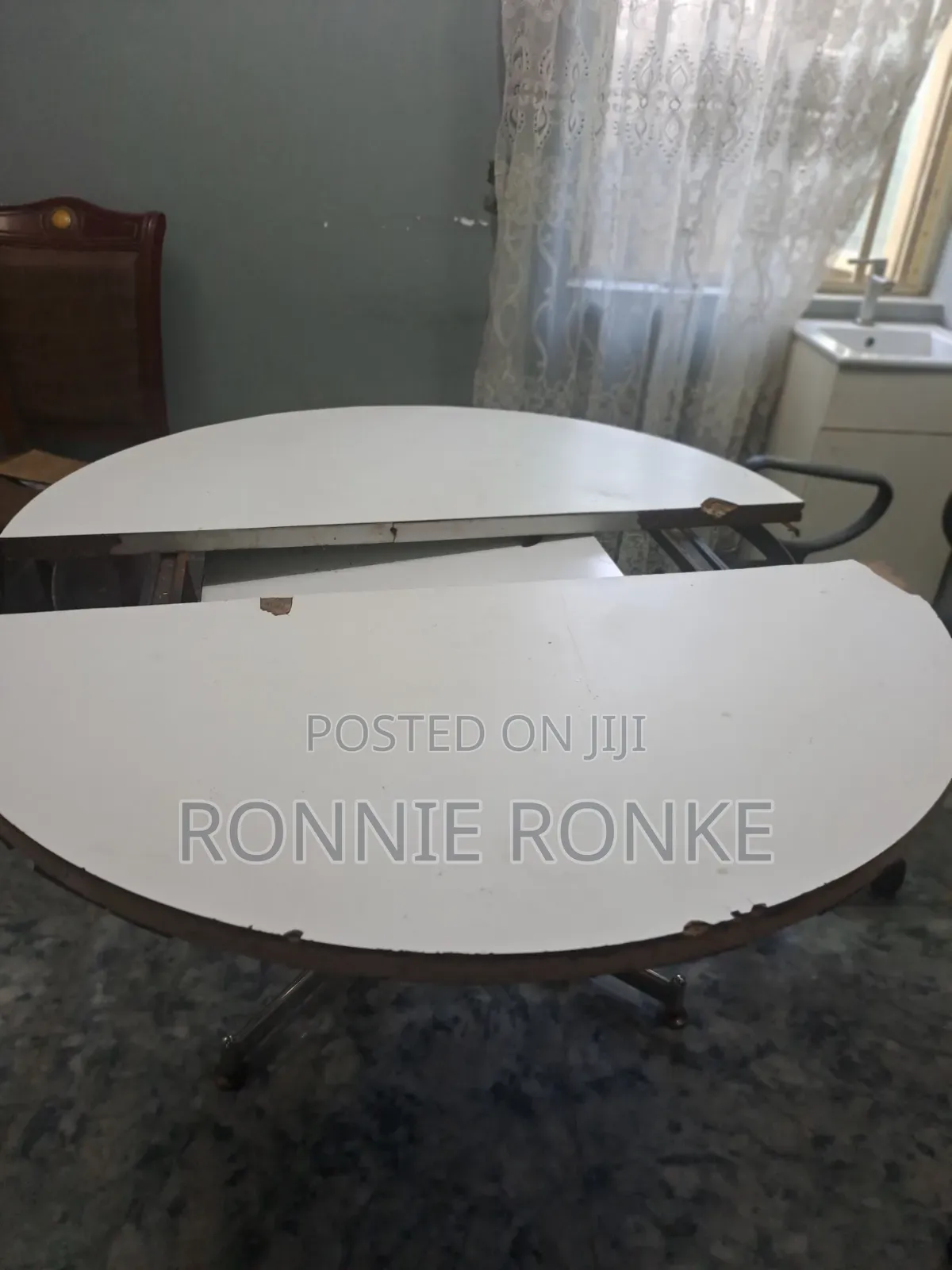 Extendable Dinning Table