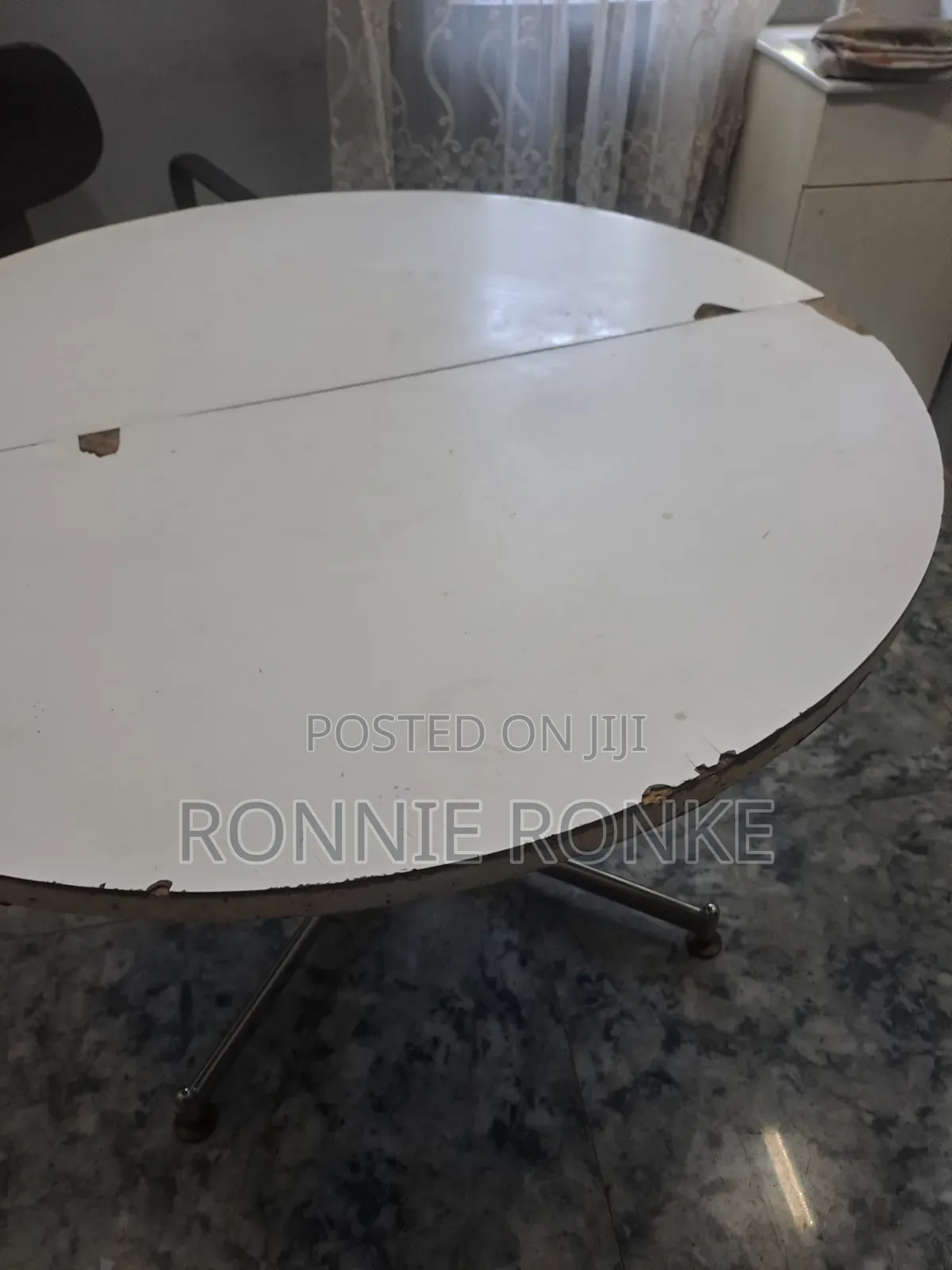 Extendable Dinning Table
