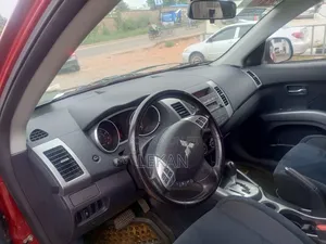 Mitsubishi Outlander 2012 Red