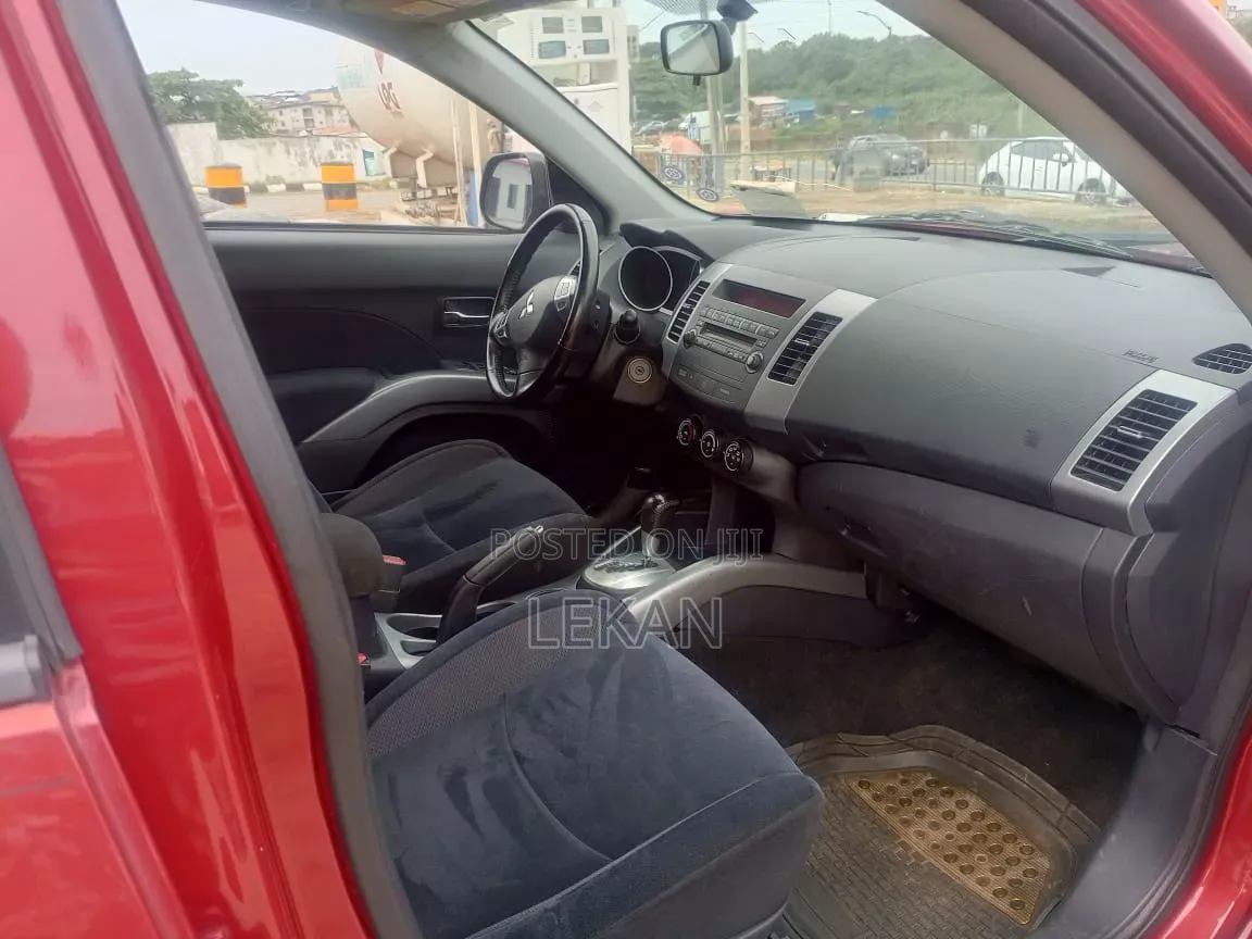 Mitsubishi Outlander 2012 Red