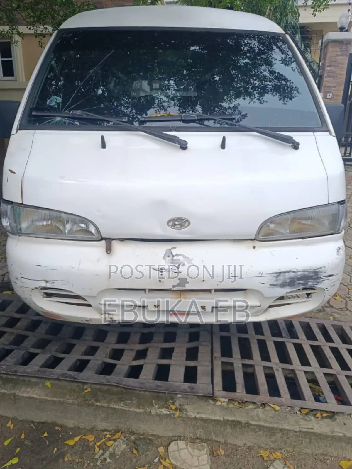 Hyundai Global 900 2016 White