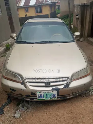 Honda Accord 2000 Gold
