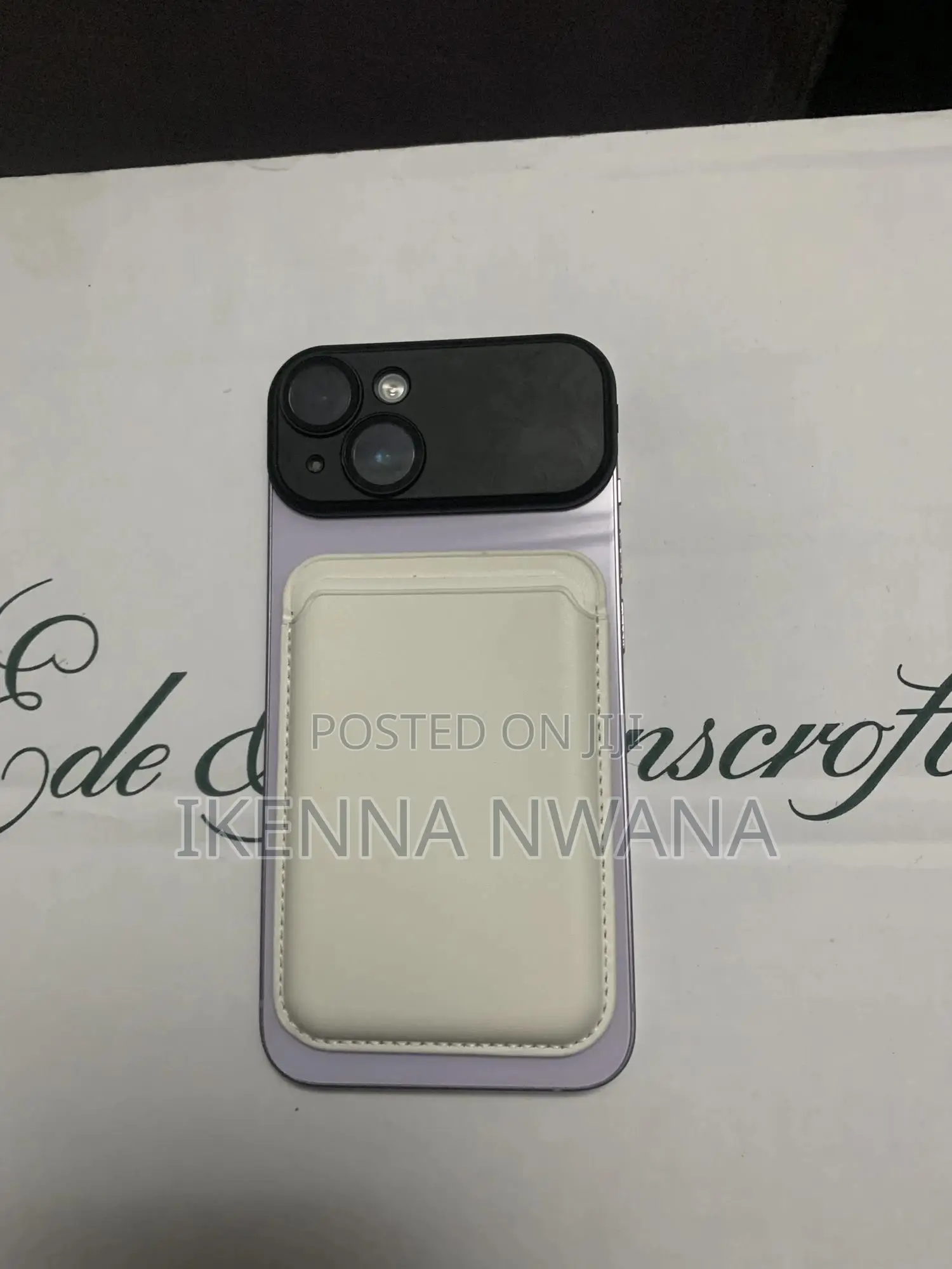 MagSafe Wallets Black and White