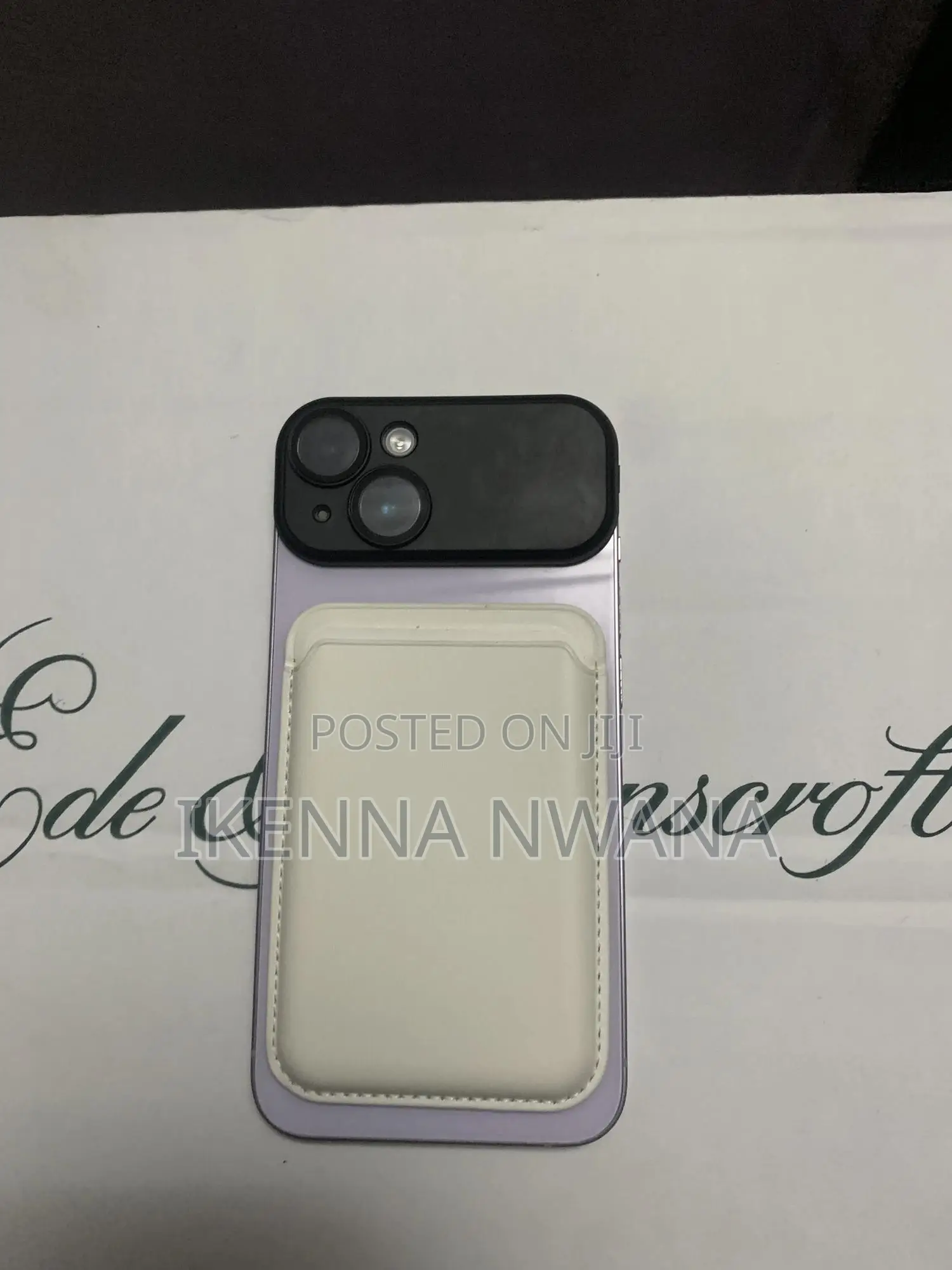 MagSafe Wallets Black and White
