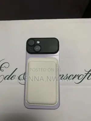 MagSafe Wallets Black and White